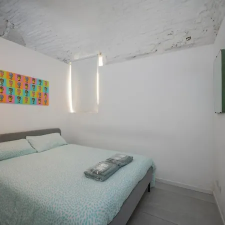 Paloma - Position In Appartement