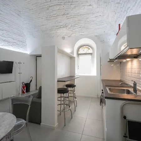 Paloma - Position In Appartement Parme