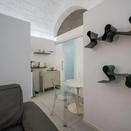 Paloma - Position In Appartement Parme